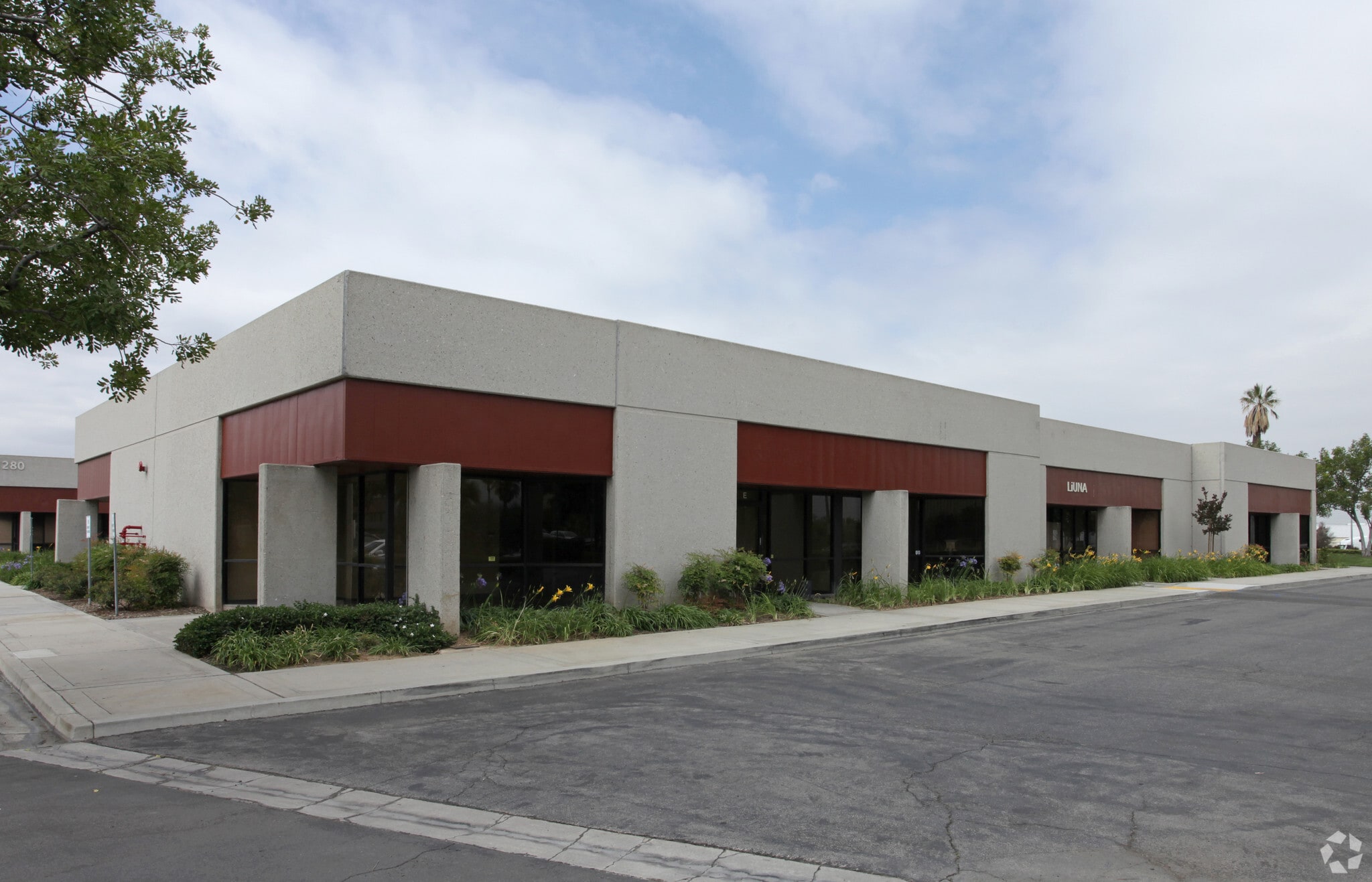 IOWA CORPORATE CENTER portfolio of 6 properties for sale on LoopNet.ca Primary Photo- Image 1 of 7