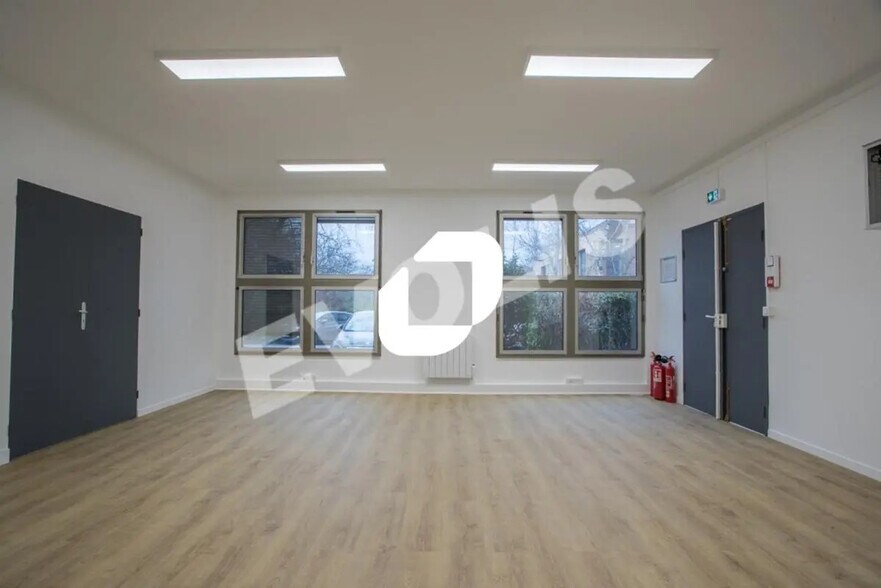 Office in Torcy for lease - Interior Photo - Image 3 of 14