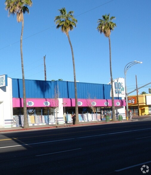 6755 Van Nuys Blvd, Van Nuys, CA à louer - Photo du bâtiment - Image 2 de 4