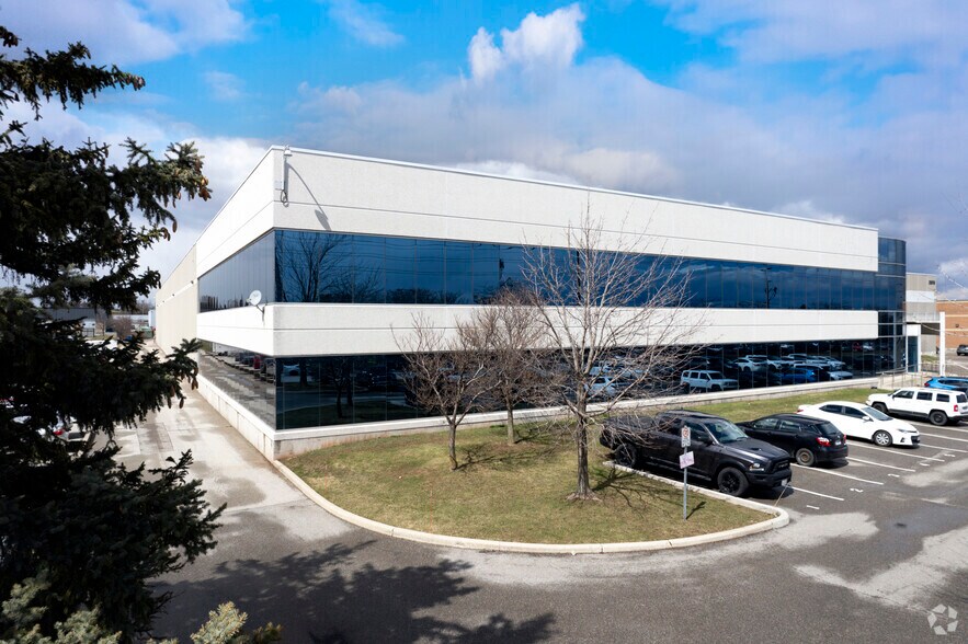 2305 Wyecroft Rd, Oakville, ON for lease - Building Photo - Image 2 of 4