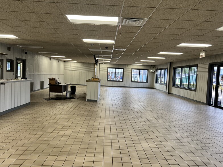 1650 N Green St, Henderson, KY for lease - Building Photo - Image 2 of 16