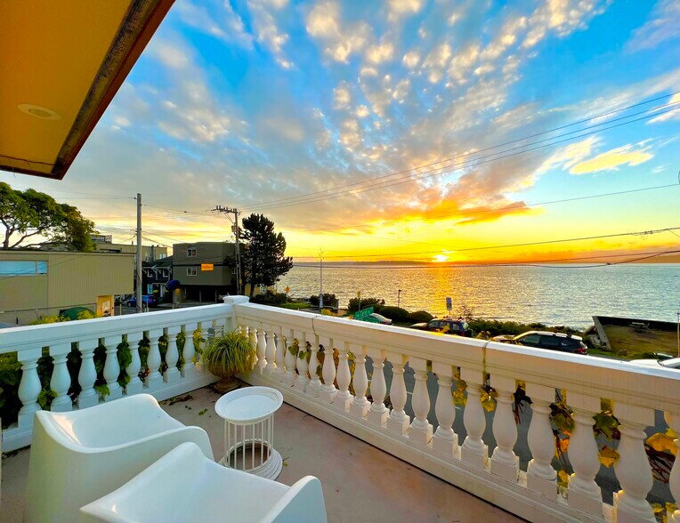 4030 Beach Dr SW, Seattle, WA à vendre - Photo du bâtiment - Image 2 de 18