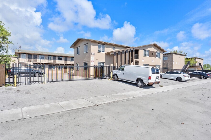 901-951 NW 8th Ave, Pompano Beach, FL à vendre - Photo du bâtiment - Image 3 de 18