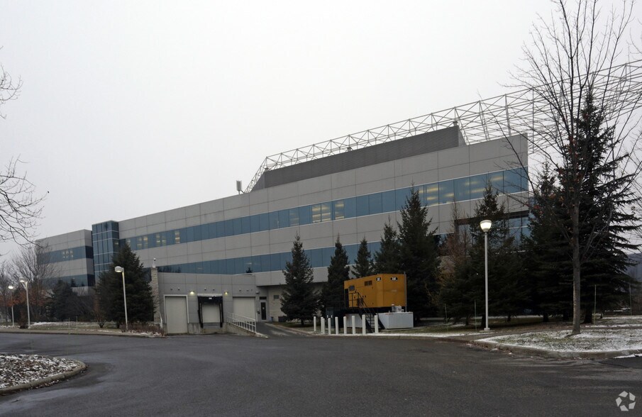 2500 Solandt Rd, Ottawa, ON à louer - Photo du bâtiment - Image 2 de 6