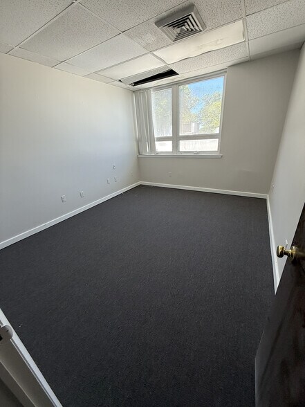 2222 Morris Ave, Union Township, NJ à louer - Photo du bâtiment - Image 3 de 4