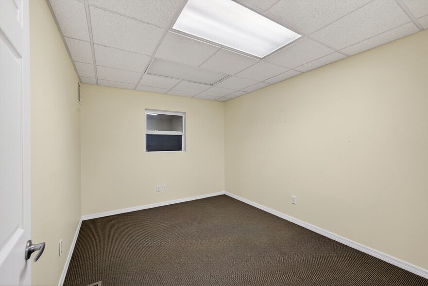 3097-3117 SE Gran Park Way, Stuart, FL à vendre - Photo du bâtiment - Image 3 de 35