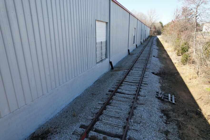 196 Michelin Ct, Piedmont, SC à louer - Photo du bâtiment - Image 2 de 4