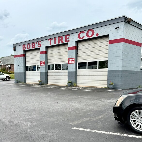 1529 E Philadelphia Ave, Gilbertsville, PA for sale - Building Photo - Image 2 of 37