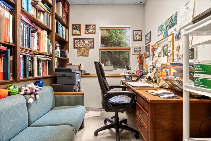 755 Barnum Avenue Cutoff, Stratford, CT à vendre - Photo du bâtiment - Image 3 de 13