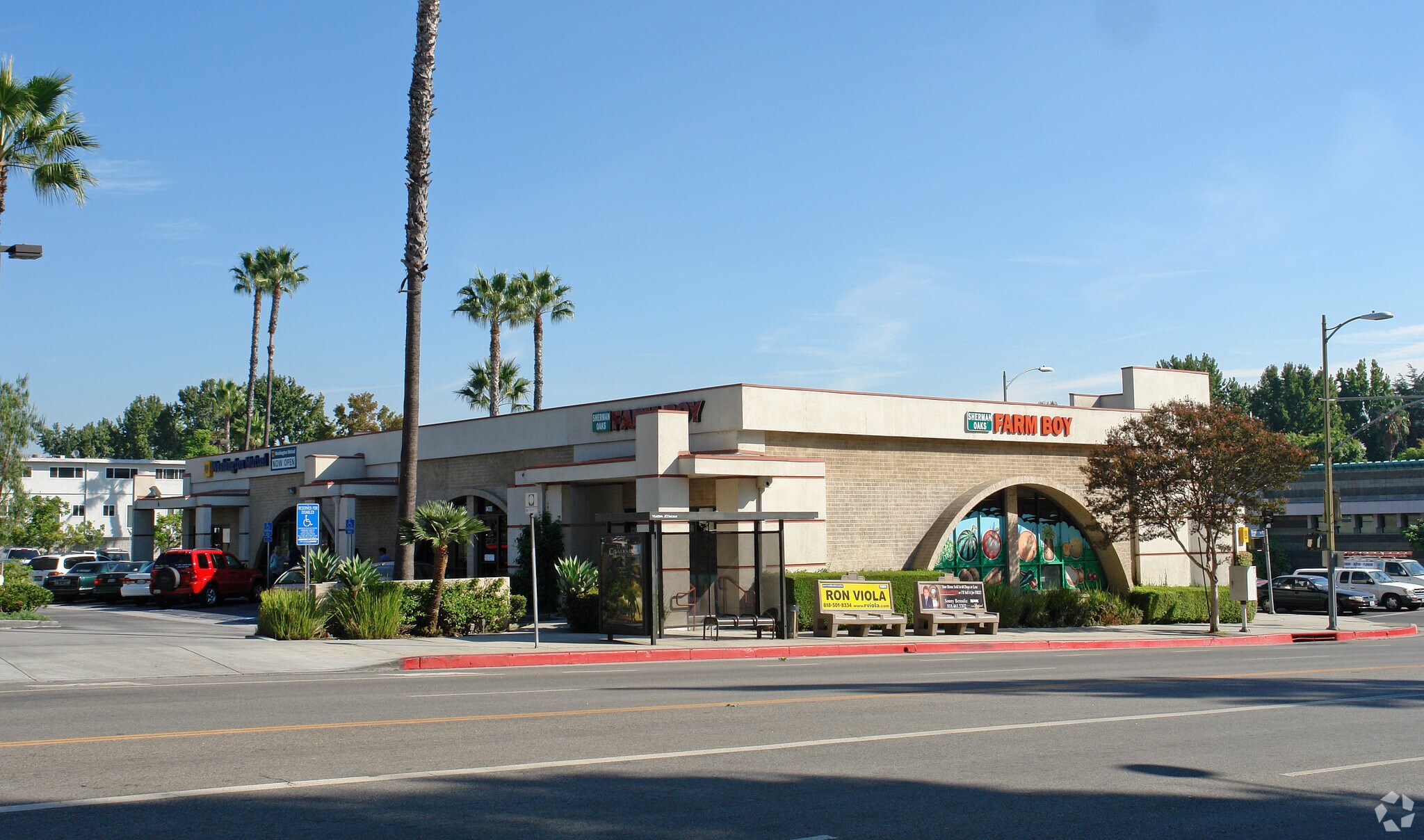 14101-14111 Riverside Dr, Sherman Oaks, CA for lease Primary Photo- Image 1 of 32