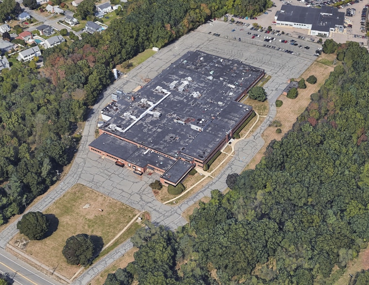 63 Nahatan St, Norwood, MA à vendre - Photo du bâtiment - Image 2 de 6