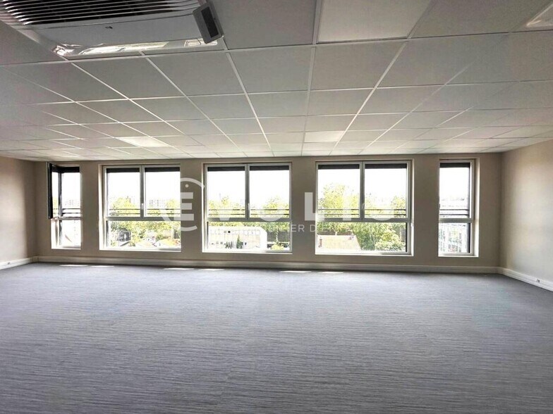 Bureau dans Malakoff à louer - Photo du bâtiment - Image 2 de 13