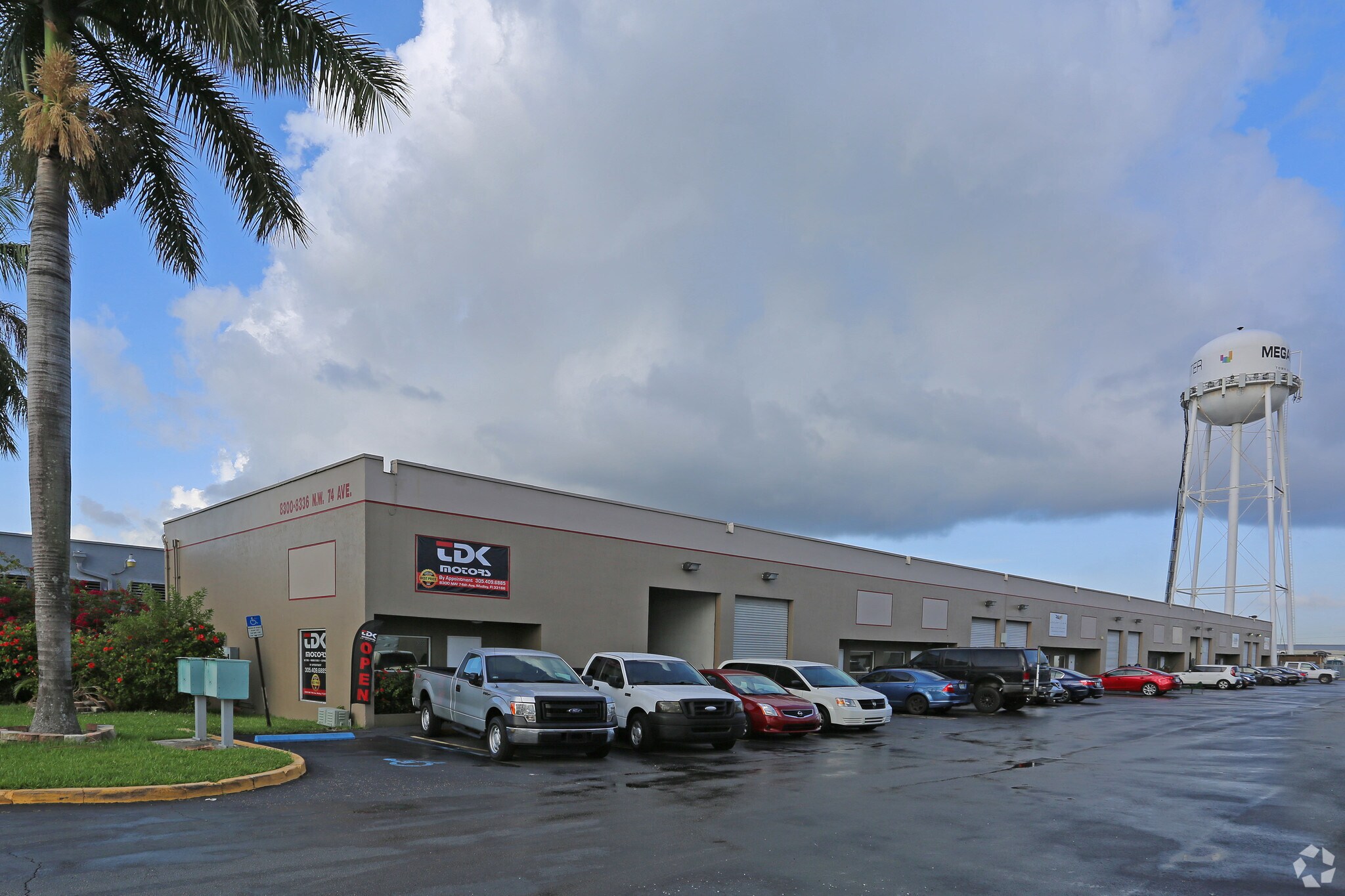 8300-8376 NW 74th Ave, Medley, FL à louer Photo du bâtiment- Image 1 de 10