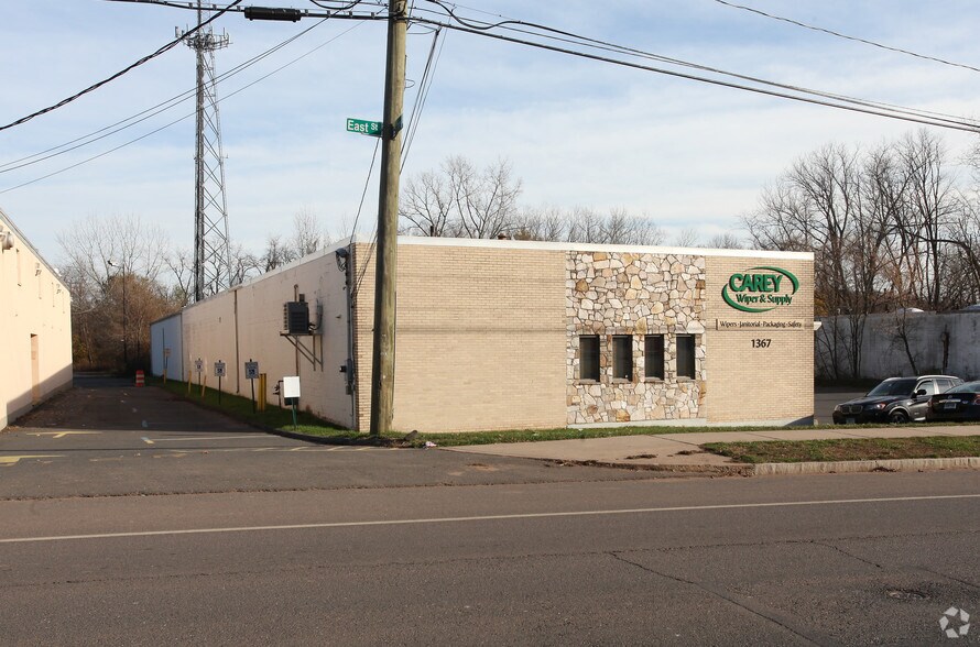 1367 East St, New Britain, CT à vendre - Photo du bâtiment - Image 2 de 5
