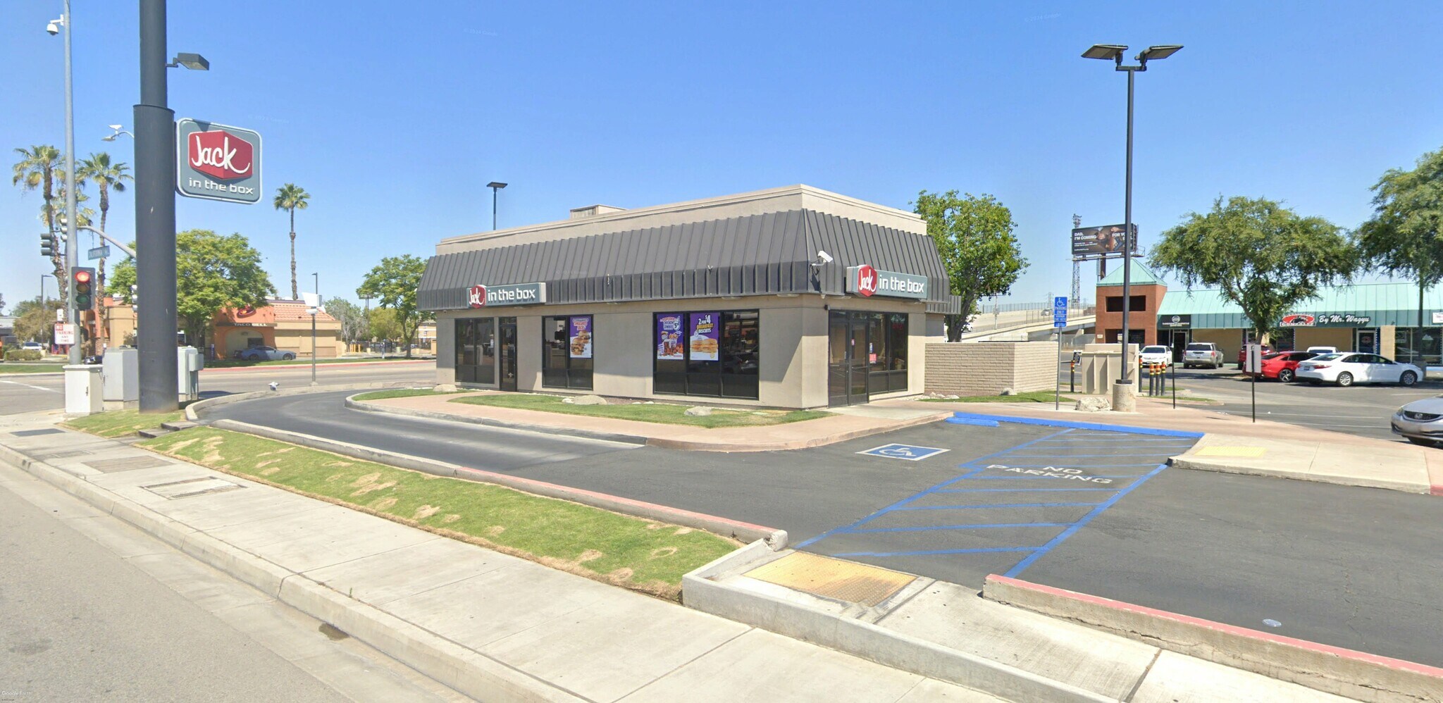 1200 Oak St, Bakersfield, CA à louer Photo du bâtiment- Image 1 de 4