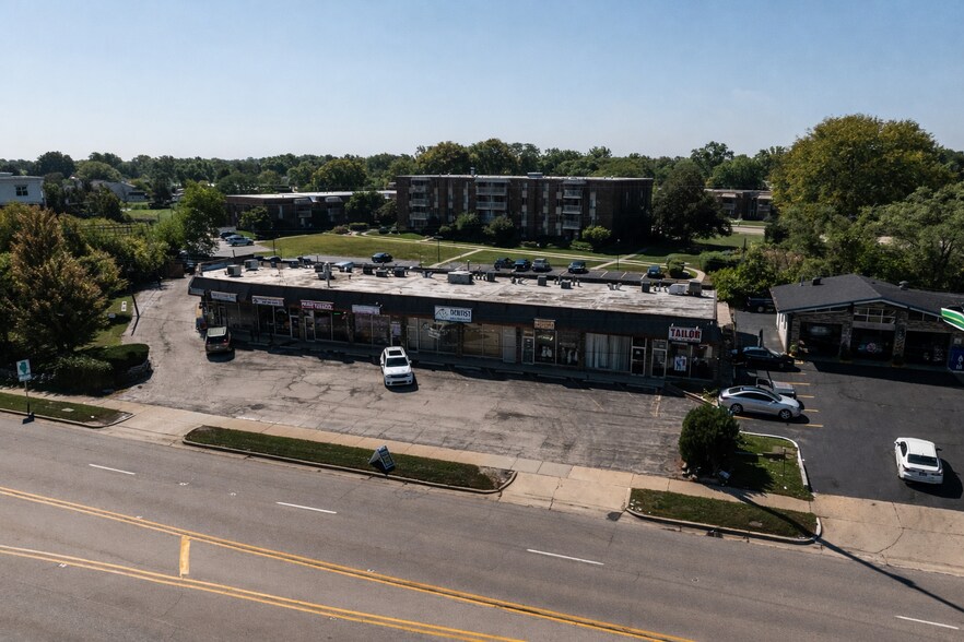 805-813 W Rand Rd, Arlington Heights, IL à louer - Photo du bâtiment - Image 2 de 11