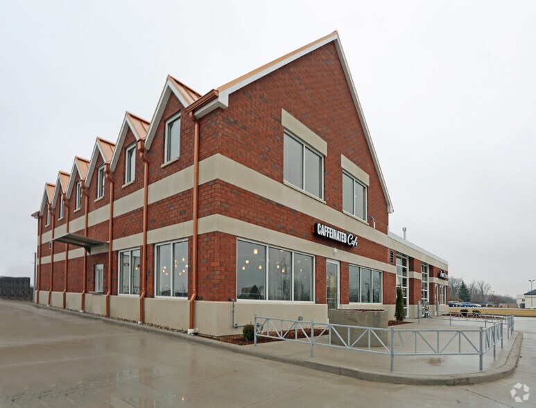 1146 N Rochester St, Mukwonago, WI à louer - Photo du bâtiment - Image 2 de 3