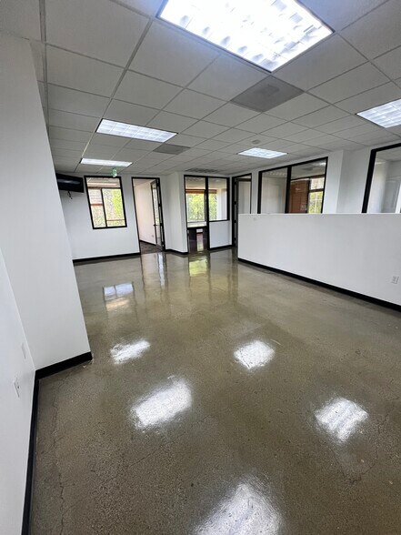 5900 Canoga Ave, Woodland Hills, CA à louer - Photo du bâtiment - Image 3 de 10