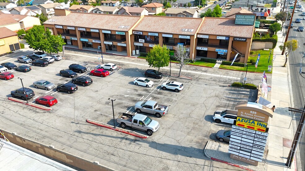 515-525 N Azusa Ave, La Puente, CA à louer - Photo du bâtiment - Image 1 de 12