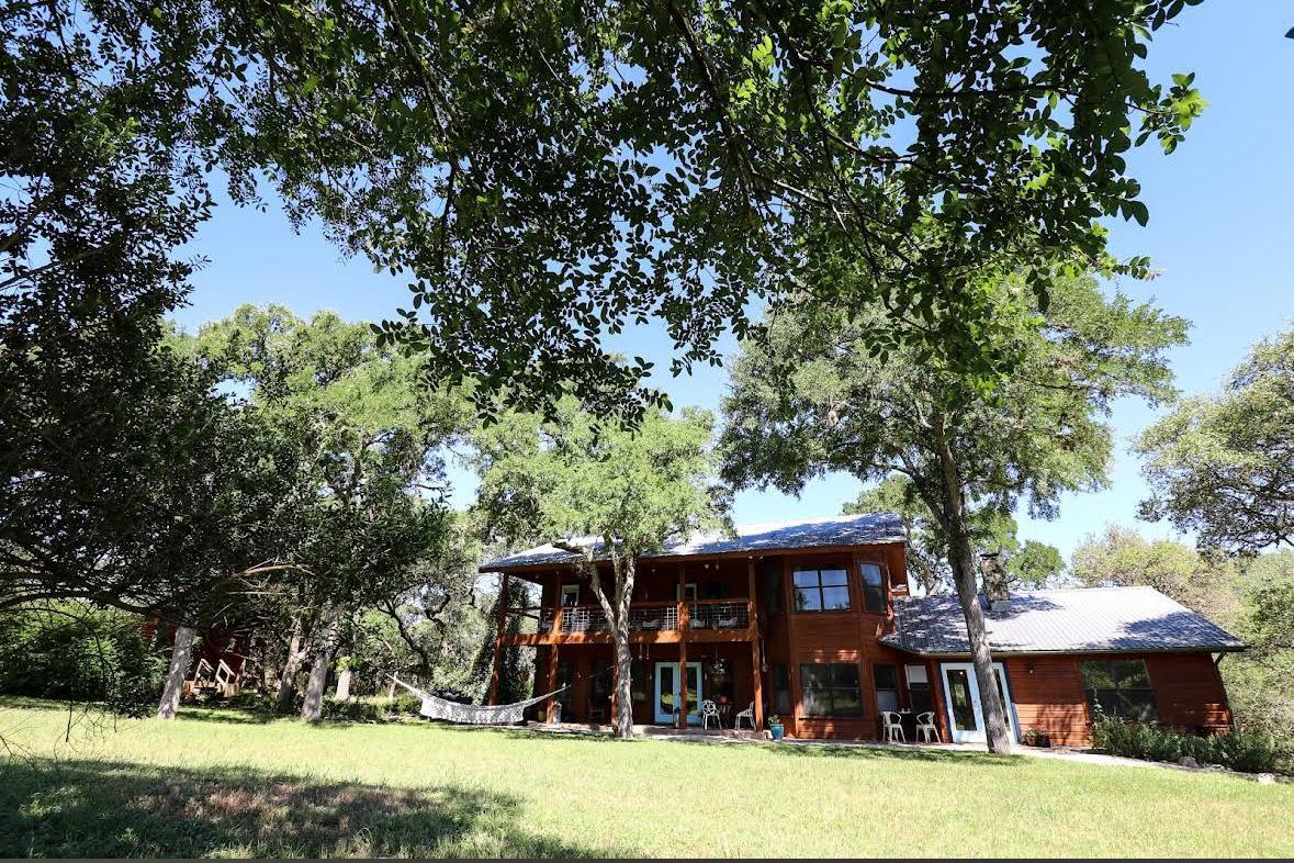 810 Oakwood Loop, San Marcos, TX for sale Primary Photo- Image 1 of 22