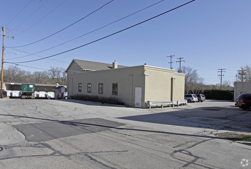 1300 Glenview Ave, Wauwatosa, WI for lease - Building Photo - Image 3 of 7