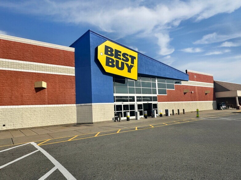 1 Faunce Corner Rd, Dartmouth, MA à louer - Photo du bâtiment - Image 2 de 8