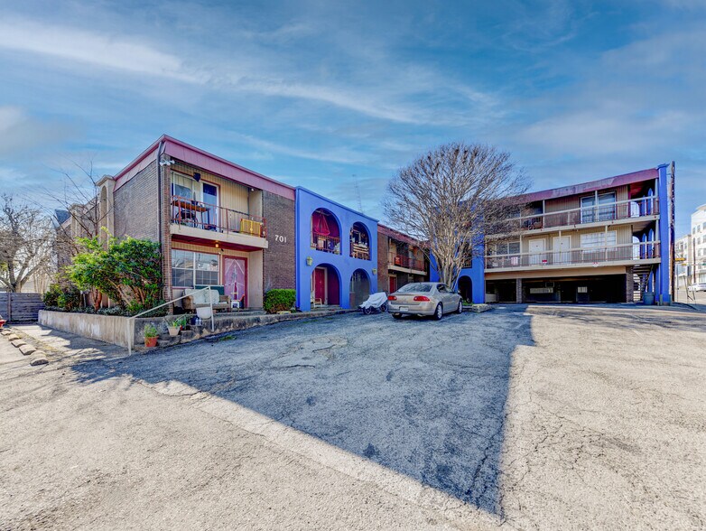 701 W North Loop Blvd, Austin, TX à vendre - Photo du bâtiment - Image 1 de 9