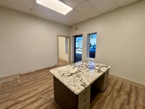 623 W Front St, Hutto, TX for lease Interior Photo- Image 2 of 7