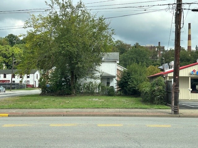 515 N Pittsburgh St, Connellsville, PA à vendre - Photo du bâtiment - Image 2 de 4