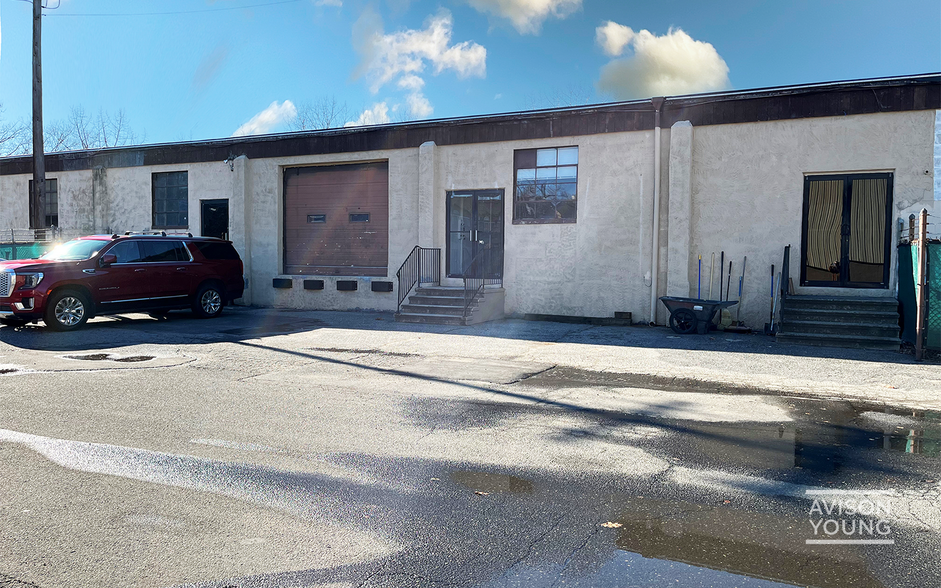 25 Perry Ave, Norwalk, CT for lease - Building Photo - Image 1 of 17