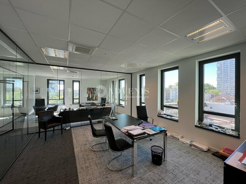 Office in Creteil for sale - Interior Photo - Image 2 of 5