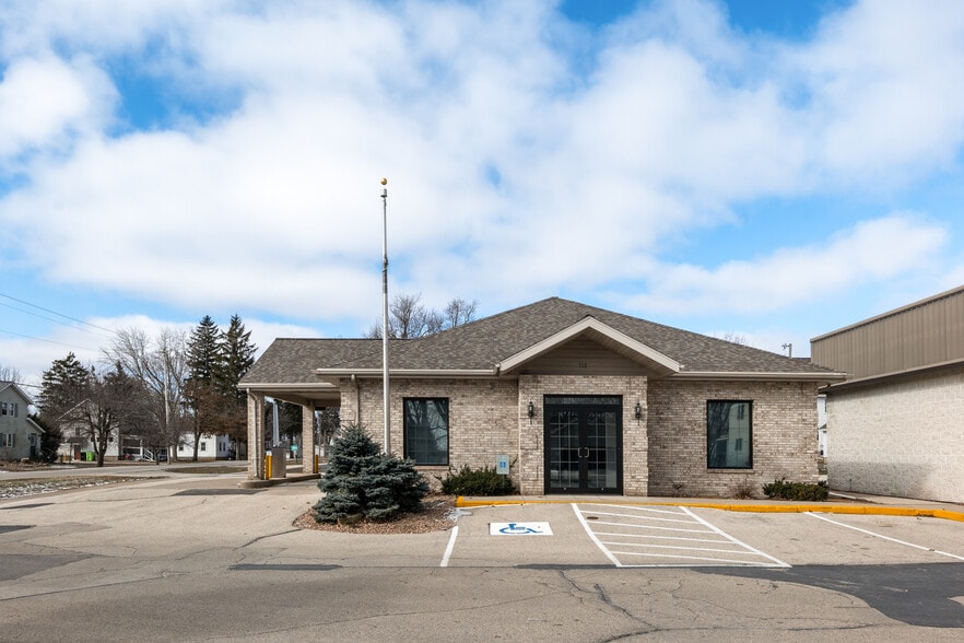 102 S Woodward St, Brandon, WI à vendre - Photo du bâtiment - Image 2 de 42