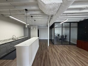 613 Virginia Beach Blvd, Virginia Beach, VA for lease Interior Photo- Image 1 of 2