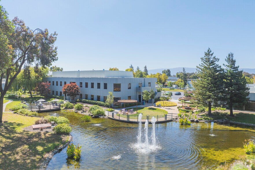 2445 Faber Pl, Palo Alto, CA for lease - Building Photo - Image 3 of 8