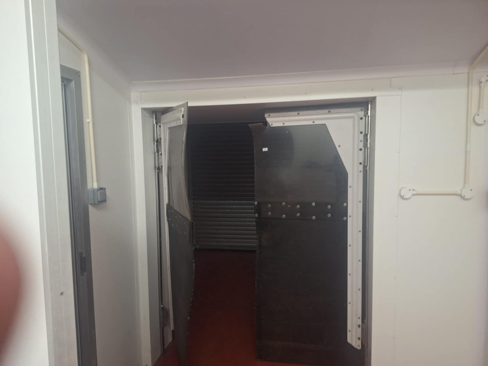 Dalton Ln, Roos for lease Building Photo- Image 1 of 11