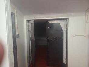 Dalton Ln, Roos for lease Building Photo- Image 1 of 11