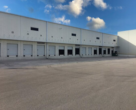 9001 NW 87 Ave, Miami, FL for lease Building Photo- Image 2 of 9