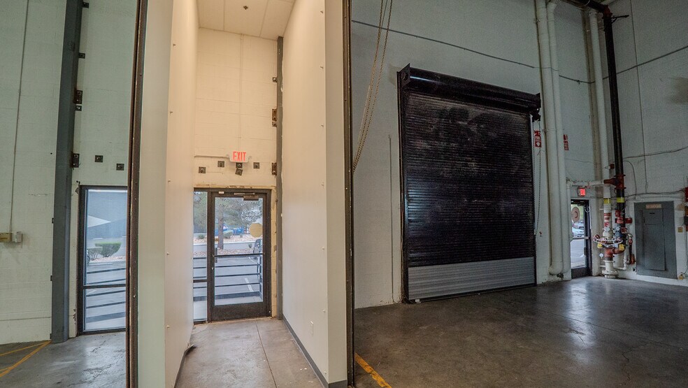 530 E Pamalyn Ave, Las Vegas, NV à louer - Photo du bâtiment - Image 3 de 14