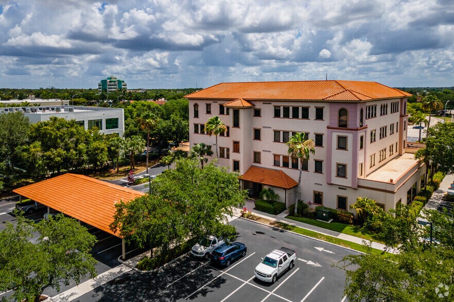 4851 Tamiami Trl N, Naples, FL à louer - Photo du bâtiment - Image 2 de 10