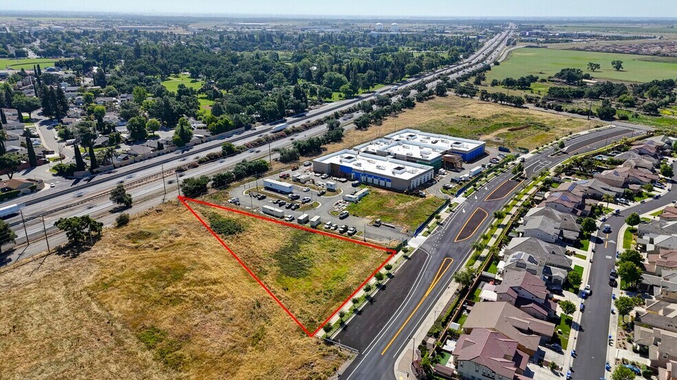 Lotz Pkwy, Elk Grove, CA à vendre - Photo du bâtiment - Image 3 de 10