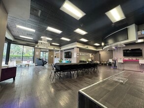 5975-5999 Topanga Canyon Blvd, Woodland Hills, CA for lease Interior Photo- Image 1 of 9