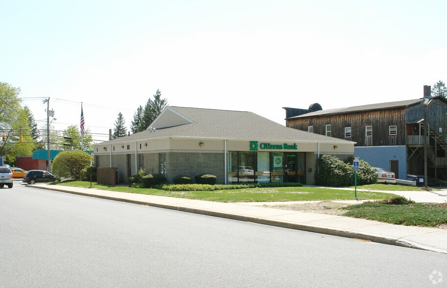 16 Railroad Ave, Plainfield, CT à vendre - Photo du bâtiment - Image 2 de 2