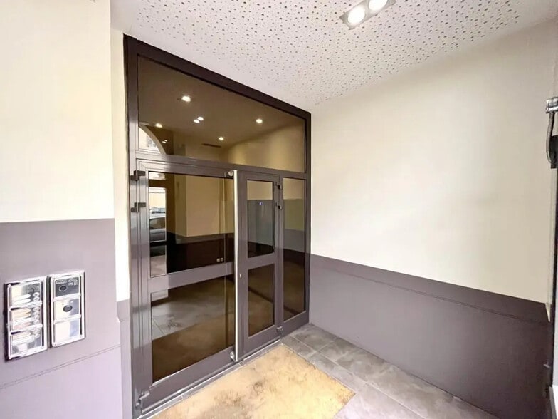 Office in Saint-Germain-en-Laye for sale - Building Photo - Image 3 of 6