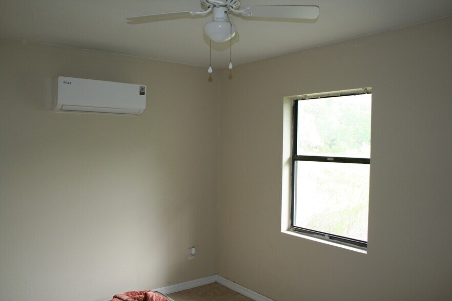 12959 NE 250th Ct, Fort Mc Coy, FL à vendre - Photo intérieure - Image 2 de 17