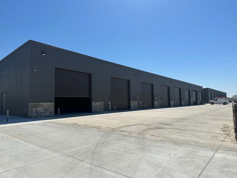 5331 70th St, Lincoln, NE for lease - Building Photo - Image 2 of 5
