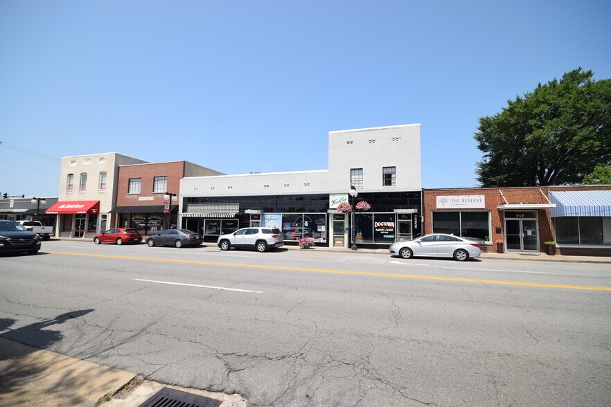 711-715 Main St, North Little Rock, AR à louer - Photo du bâtiment - Image 2 de 3