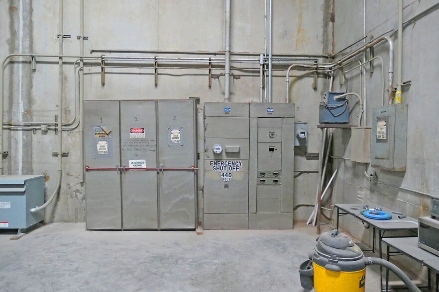 3660 Copperhill Ln, Santa Rosa, CA for sale - Interior Photo - Image 3 of 7