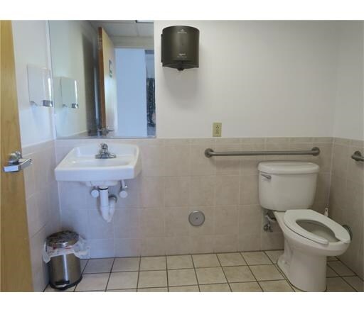 225 Bridge St, Metuchen, NJ à louer - Photo du bâtiment - Image 3 de 21