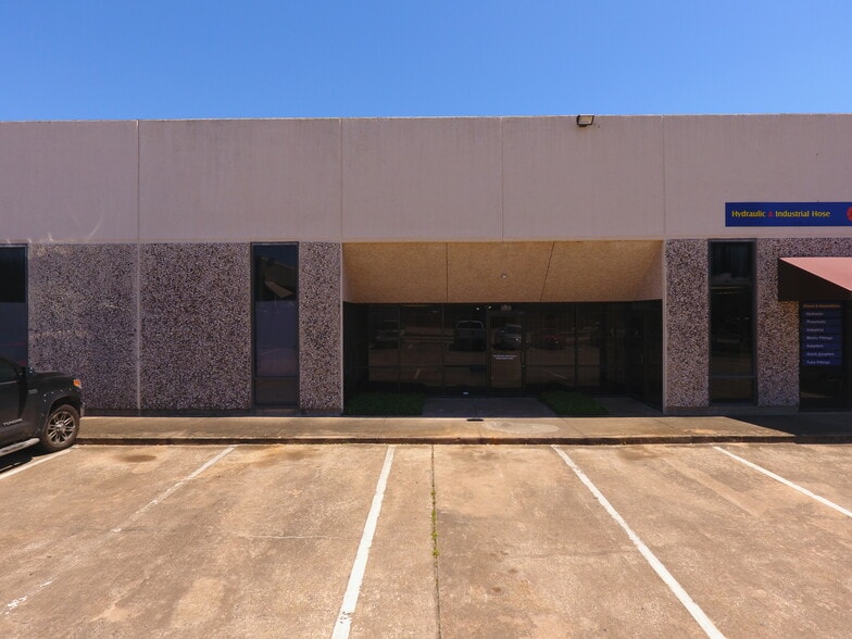 6205 Brookhill Dr, Houston, TX à louer - Photo du bâtiment - Image 3 de 4