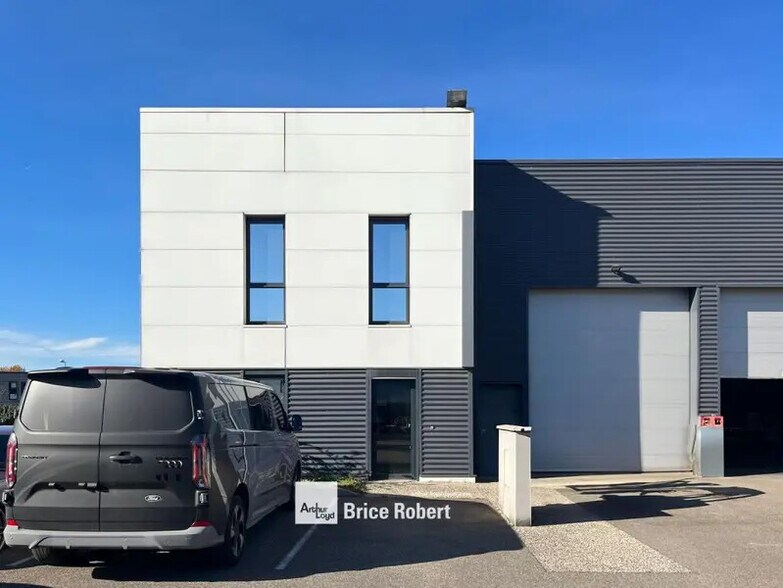 73 Rue Mathieu Dussurgey, Saint-Fons à vendre - Photo du bâtiment - Image 1 de 5